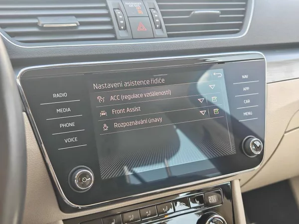 Škoda Superb Style 6MP 2,0TDI - foto 19