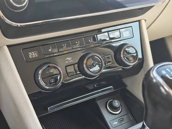 Škoda Superb Style 6MP 2,0TDI - foto 20
