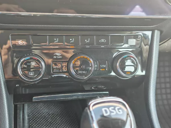 Škoda Superb Ambition Green tec 6DSG 2,0TDI - foto 17