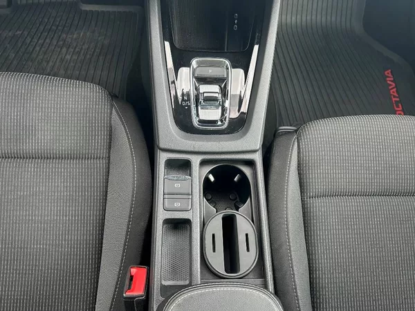 Škoda Octavia Ambition 7DSG 2,0TDI - foto 9