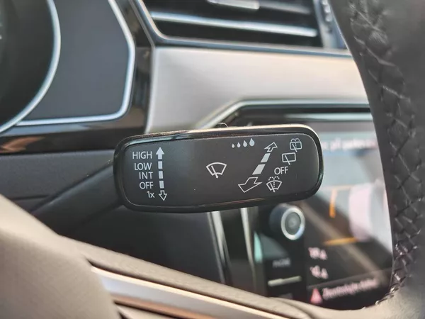 Volkswagen Passat Elegance 6G 2,0TDi - foto 14