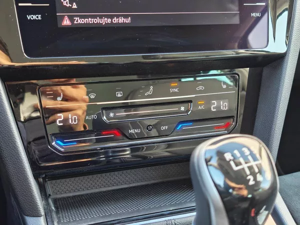 Volkswagen Passat Elegance 6G 2,0TDi - foto 18
