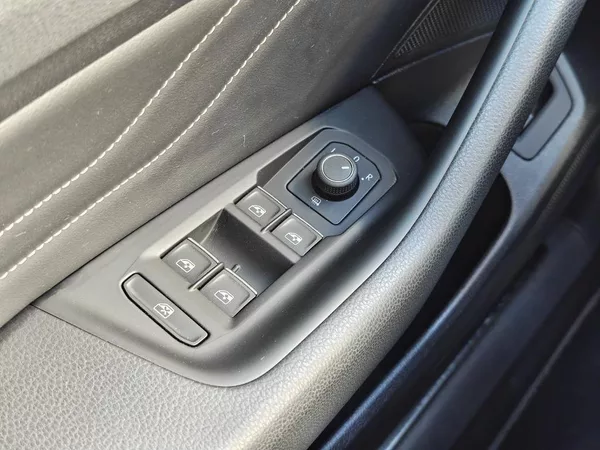 Volkswagen Passat Elegance 6G 2,0TDi - foto 20