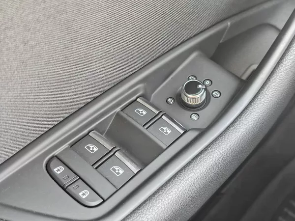 Audi A4 35 Advanced 35 7ST 2,0TFSI - foto 22