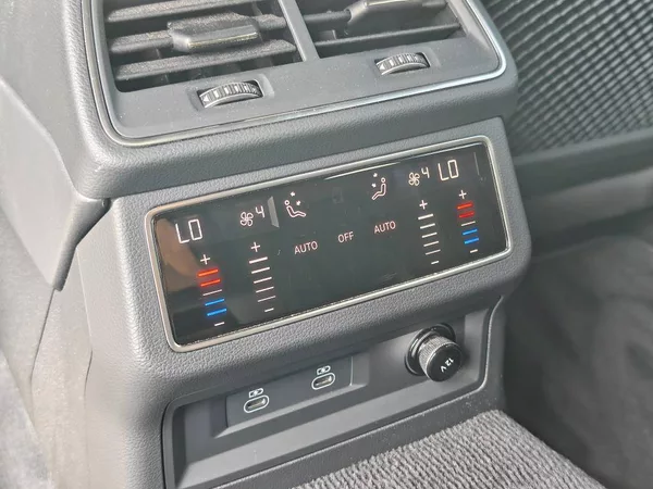 Audi A6 40 Sline ST7 2,0TDI - foto 9