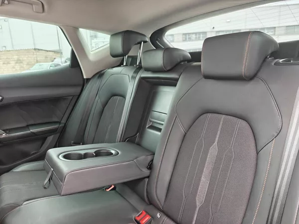 Cupra Formentor 6MP 1,5 TSI - foto 8