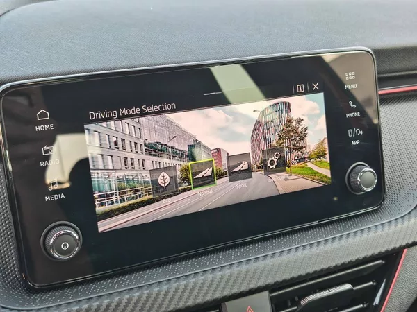 Škoda Kamiq Monte Carlo 7DSG 1,5TSI - foto 15
