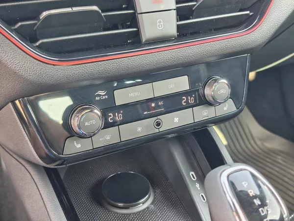 Škoda Kamiq Monte Carlo 7DSG 1,5TSI - foto 17