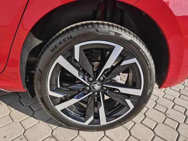 Škoda Kamiq Monte Carlo 7DSG 1,5TSI - foto 20