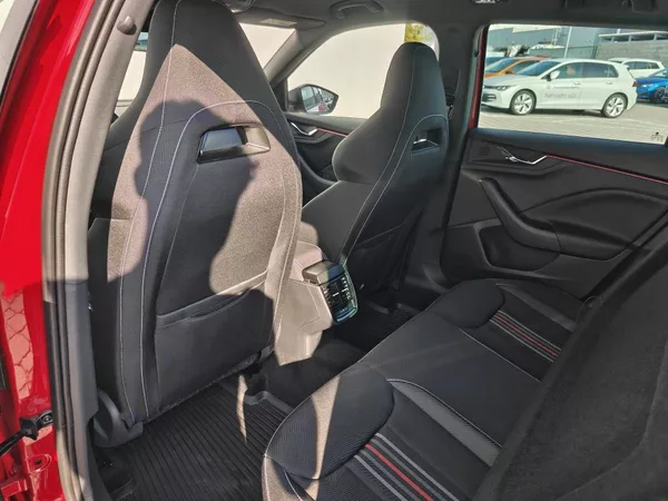 Škoda Kamiq Monte Carlo 7DSG 1,5TSI - foto 7
