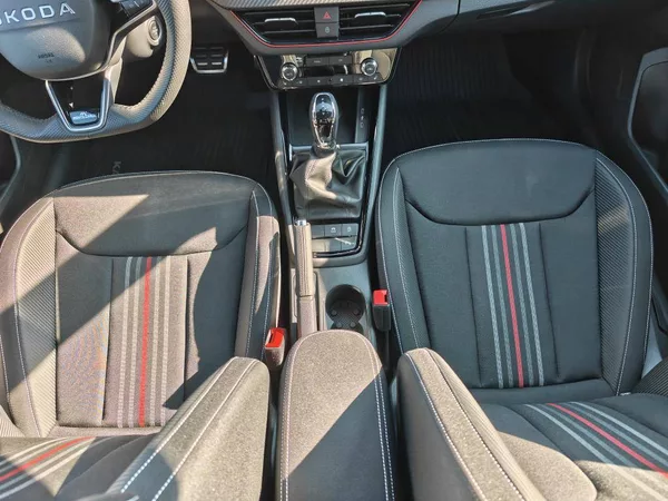 Škoda Kamiq Monte Carlo 7DSG 1,5TSI - foto 9