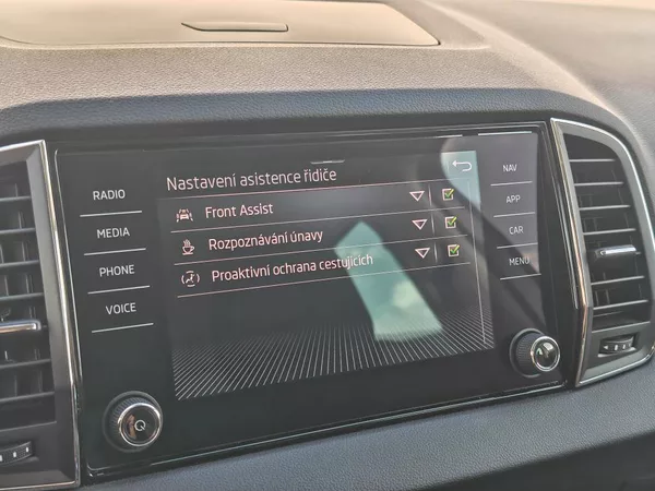 Škoda Karoq Style 7DSG 2,0 TDI - foto 17