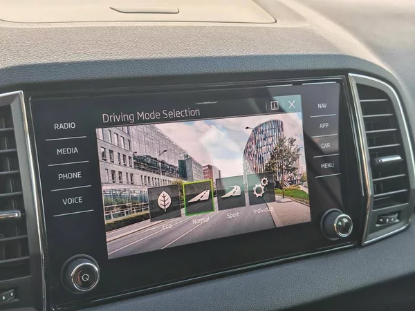 Škoda Karoq Style 7DSG 2,0 TDI - foto 18