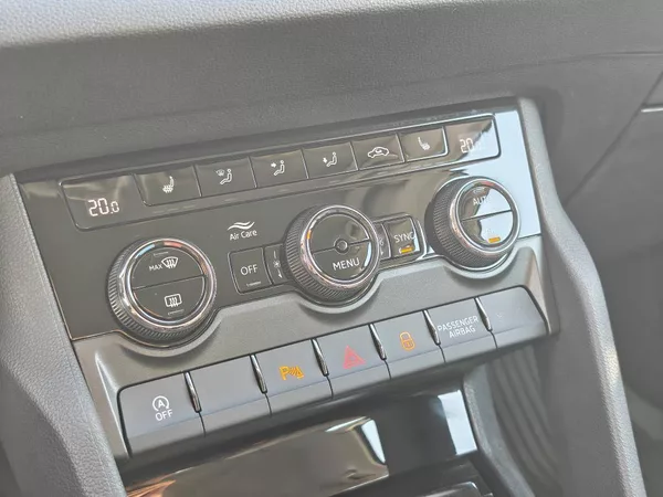 Škoda Karoq Style 7DSG 2,0 TDI - foto 19