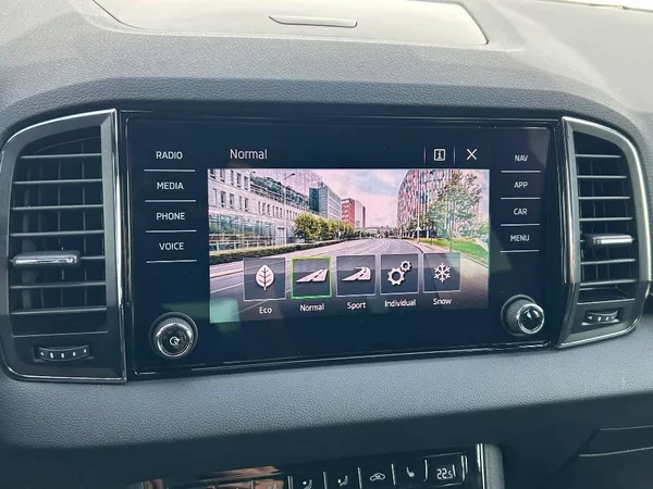 Škoda Karoq 2,0TSI 140kW Sportline 7DSG 4x - foto 17