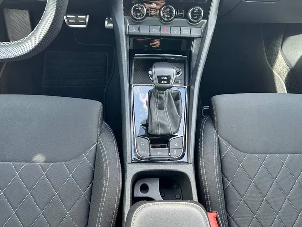 Škoda Karoq 2,0TSI 140kW Sportline 7DSG 4x - foto 9