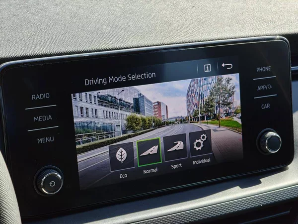 Škoda Kamiq Fresh 6MP 1,0TSI - foto 17