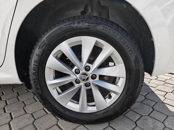 Škoda Kamiq Fresh 6MP 1,0TSI - foto 21