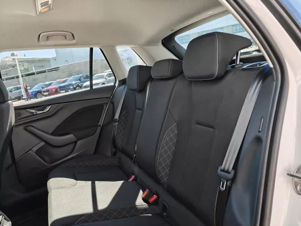 Škoda Kamiq Fresh 6MP 1,0TSI - foto 8