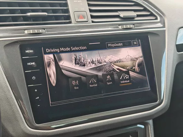 Volkswagen Tiguan Elegance 4Motion 2,0TDI - foto 12
