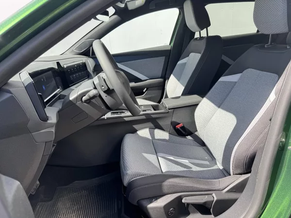 Opel Astra Edition eDCT6 1,2 TURBO - foto 4