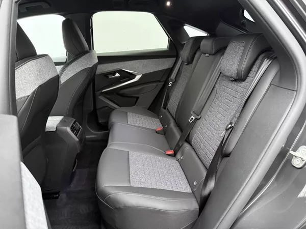 Peugeot 3008 ALLURE Hybrid e-DCS6 1,2 - foto 8