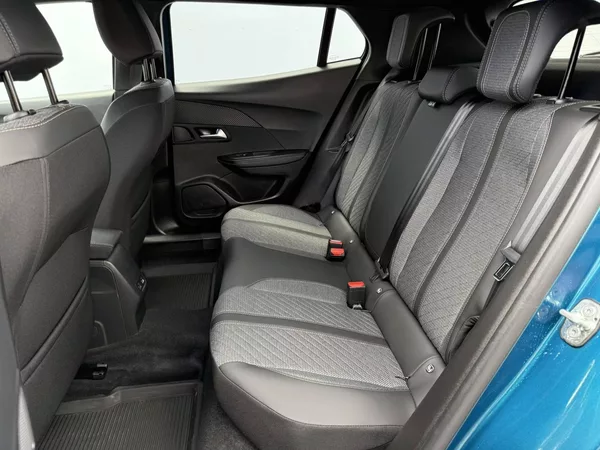 Peugeot 2008 ALLURE Hybrid 1,2 145 e-DCS6 - foto 11