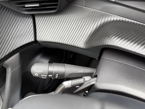 Peugeot 2008 ALLURE Hybrid 1,2 145 e-DCS6 - foto 16