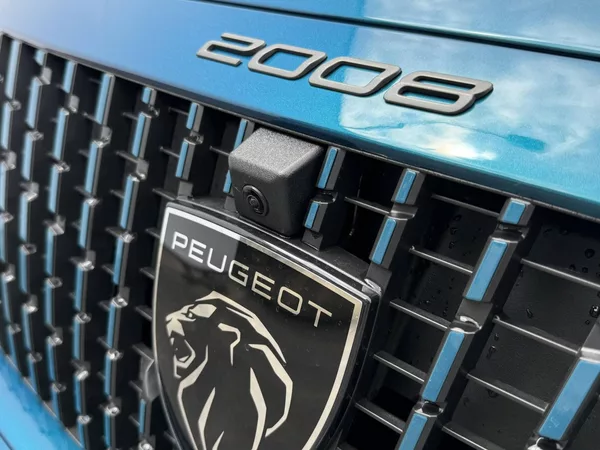 Peugeot 2008 ALLURE Hybrid 1,2 145 e-DCS6 - foto 7