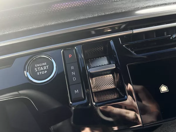 Peugeot 5008 GT e-DCS6 Hybrid - foto 10