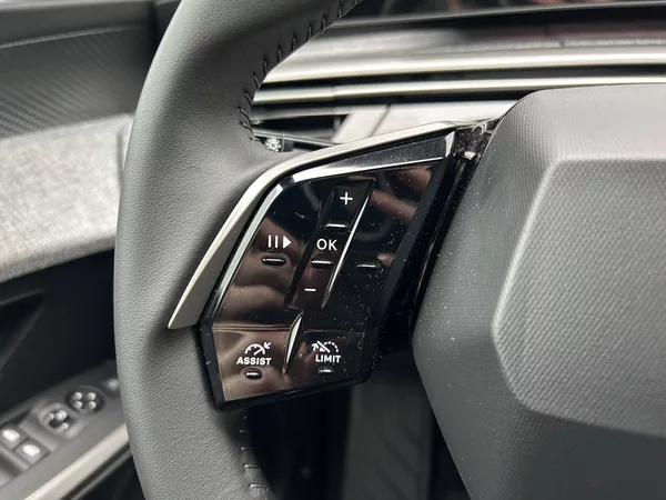 Peugeot 3008 ALLURE Hybrid e-DCS6 1,2 - foto 15