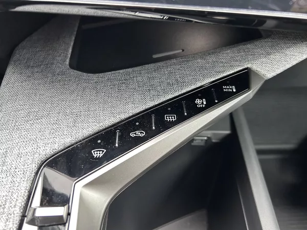 Peugeot 3008 ALLURE Hybrid e-DCS6 1,2 - foto 20