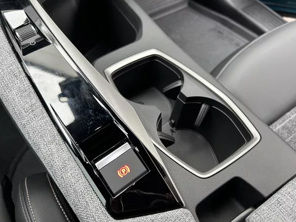 Peugeot 3008 ALLURE Hybrid e-DCS6 1,2 - foto 22