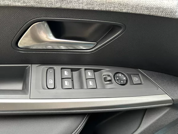 Peugeot 3008 ALLURE Hybrid e-DCS6 1,2 - foto 23