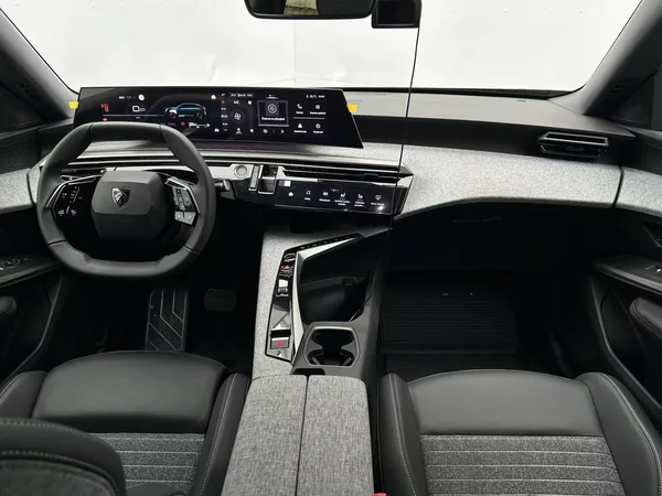 Peugeot 3008 ALLURE Hybrid e-DCS6 1,2 - foto 6