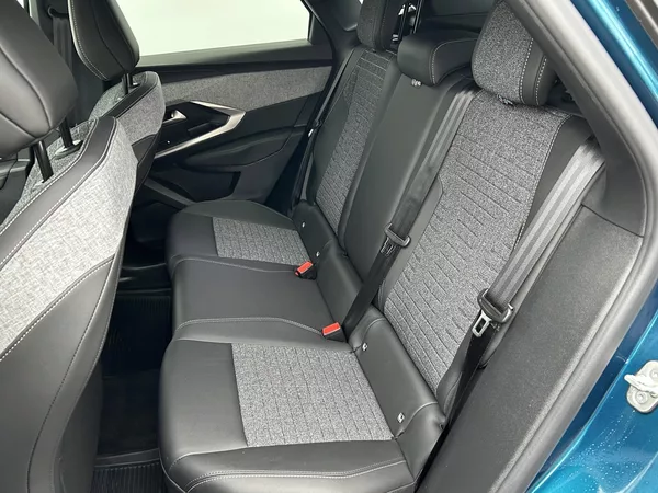 Peugeot 3008 ALLURE Hybrid e-DCS6 1,2 - foto 8