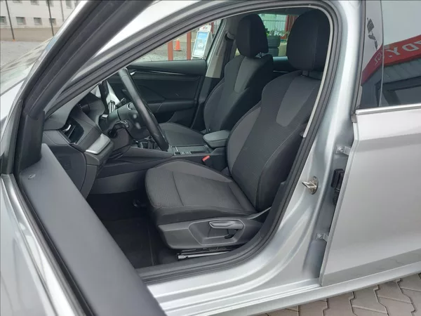 Škoda Octavia 2,0 TDI STYLE FUL LED S.KNIHA - foto 10