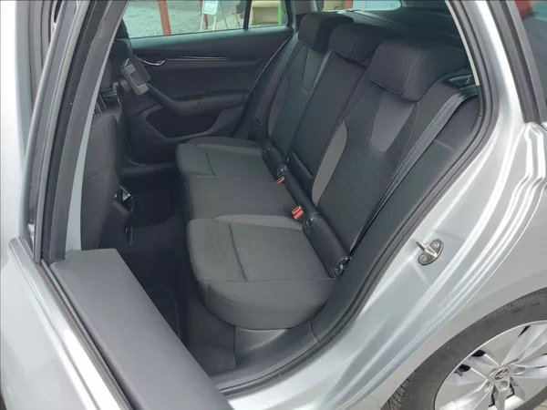 Škoda Octavia 2,0 TDI STYLE FUL LED S.KNIHA - foto 13