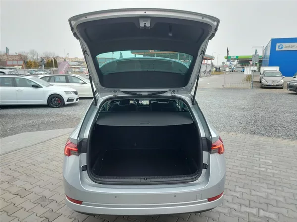 Škoda Octavia 2,0 TDI STYLE FUL LED S.KNIHA - foto 14