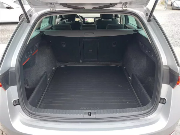 Škoda Octavia 2,0 TDI STYLE FUL LED S.KNIHA - foto 15