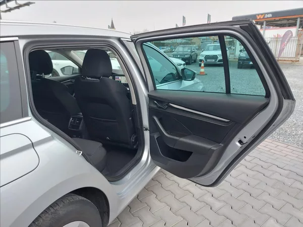 Škoda Octavia 2,0 TDI STYLE FUL LED S.KNIHA - foto 18