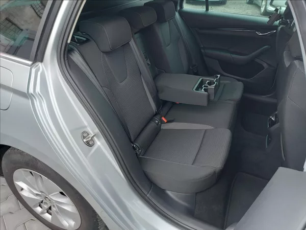 Škoda Octavia 2,0 TDI STYLE FUL LED S.KNIHA - foto 19