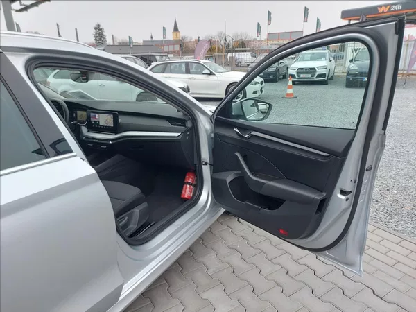 Škoda Octavia 2,0 TDI STYLE FUL LED S.KNIHA - foto 20