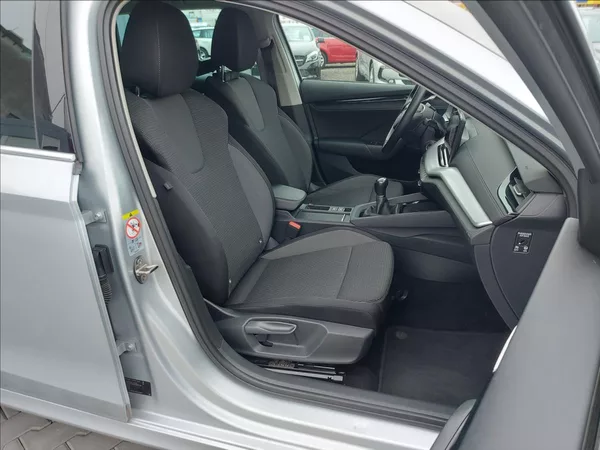 Škoda Octavia 2,0 TDI STYLE FUL LED S.KNIHA - foto 21