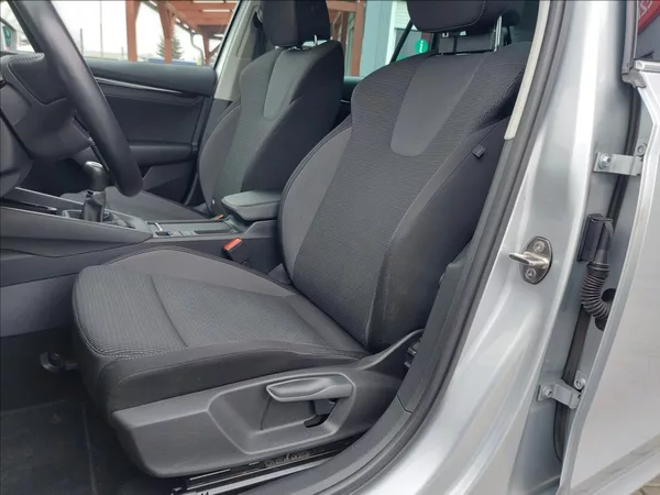 Škoda Octavia 2,0 TDI STYLE FUL LED S.KNIHA - foto 25