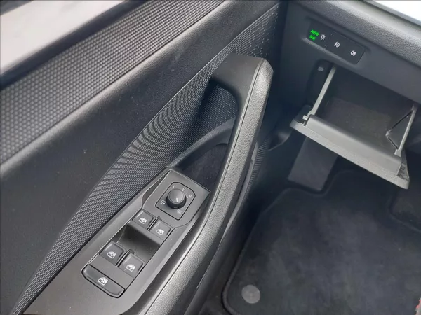 Škoda Octavia 2,0 TDI STYLE FUL LED S.KNIHA - foto 26