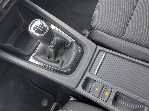 Škoda Octavia 2,0 TDI STYLE FUL LED S.KNIHA - foto 36