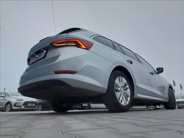Škoda Octavia 2,0 TDI STYLE FUL LED S.KNIHA - foto 45