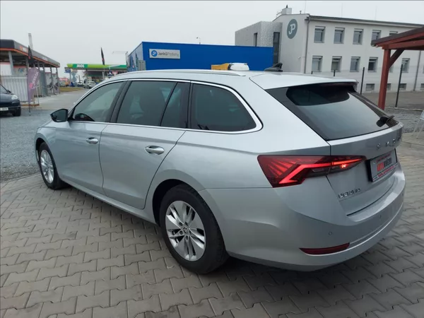 Škoda Octavia 2,0 TDI STYLE FUL LED S.KNIHA - foto 7