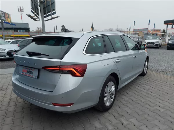 Škoda Octavia 2,0 TDI STYLE FUL LED S.KNIHA - foto 8